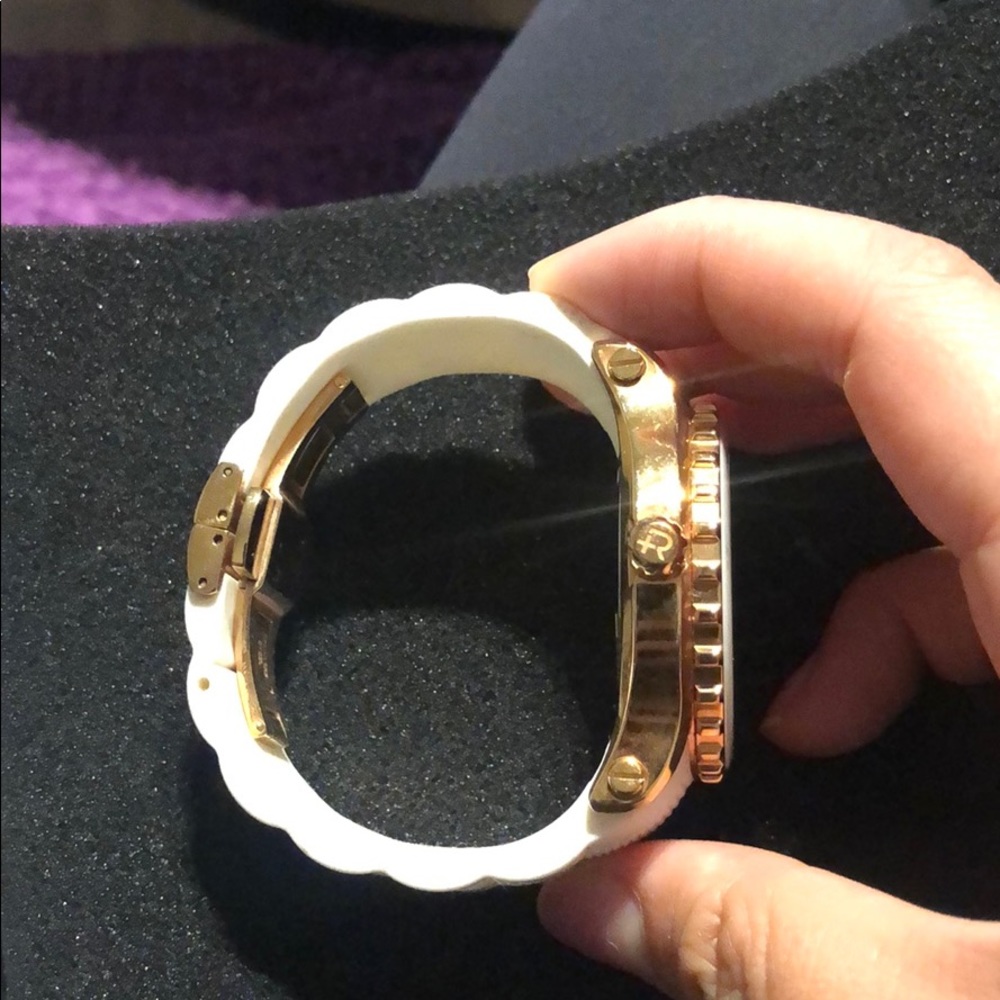 Roamer Watch View 3